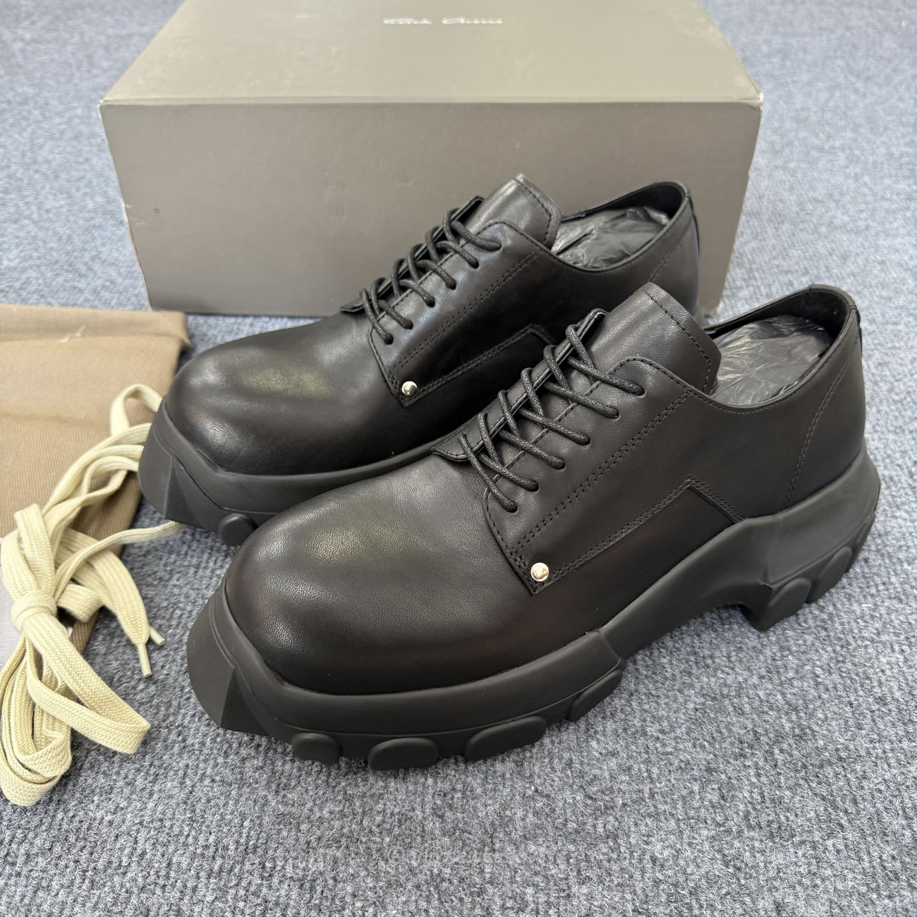 Rick Owens Mega Tractor Derby Shoes Black (7) - www.newkick.vip